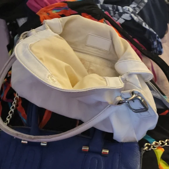 Purse(s) - Picture 2 of 4